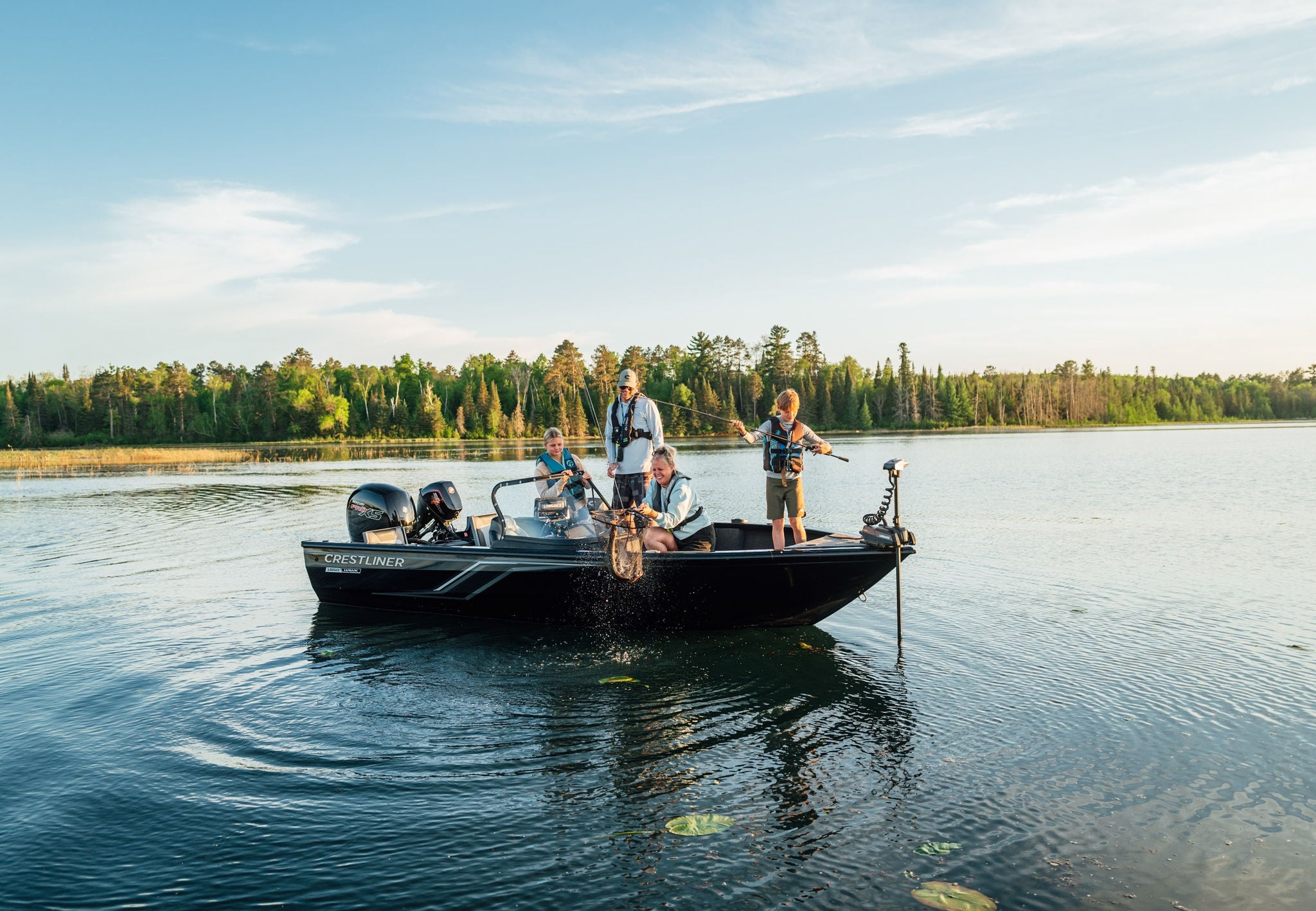 Crestliner 1850 Hawk family fishing