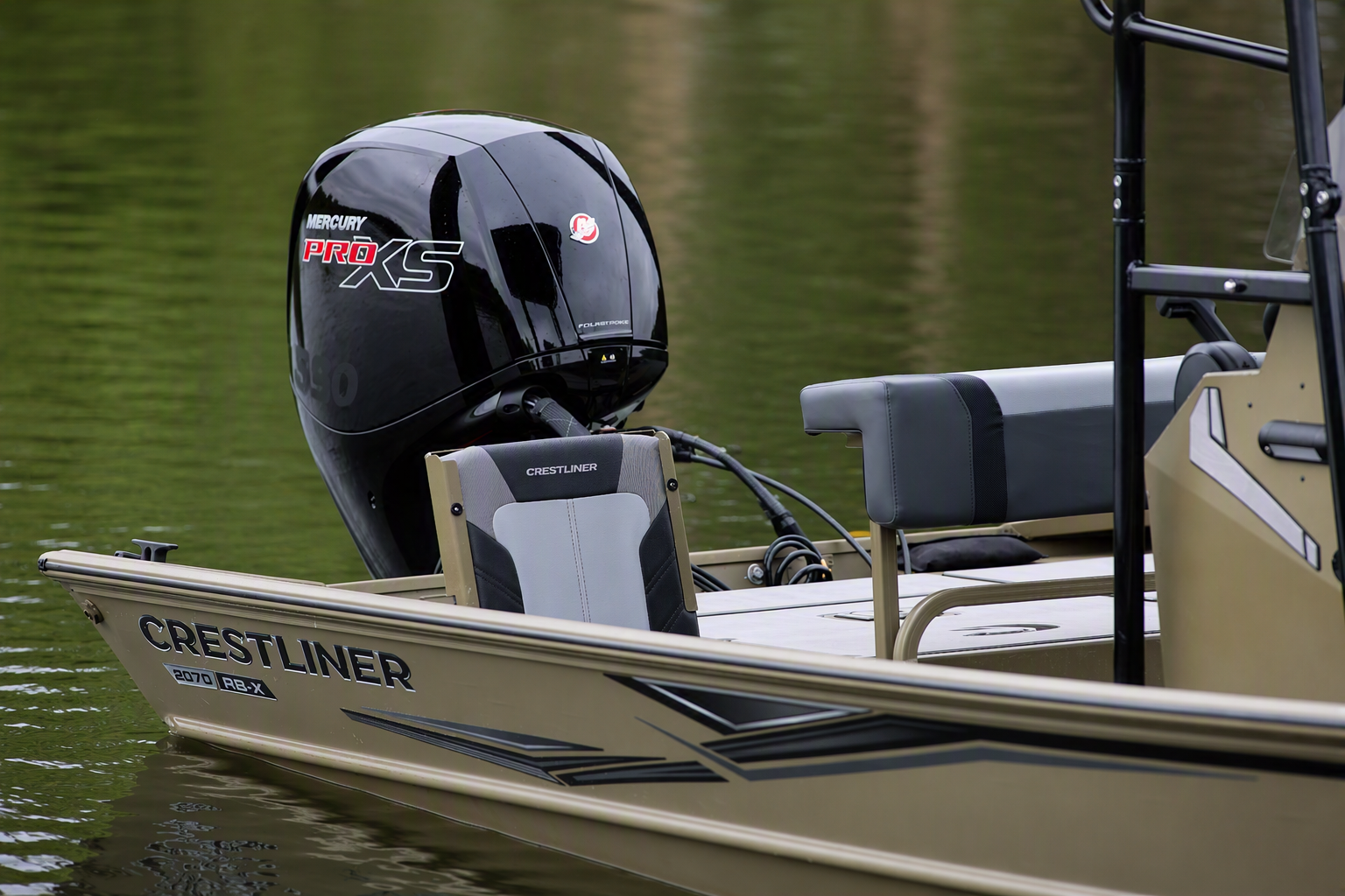 Crestliner RB-X 1870 Detail image