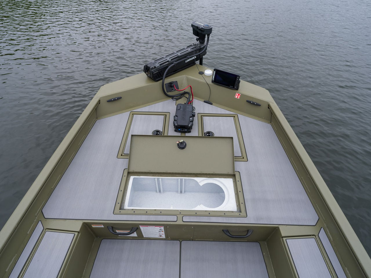 Crestliner RB-X 2070 Detail image